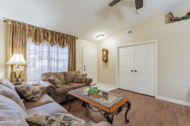 pics livingroom lt