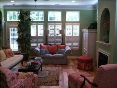 Family Room w Fireplace
