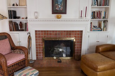 7 LIVING ROOM