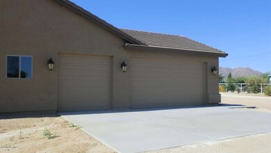 3 CAR GARAGE SIDE ENTRY