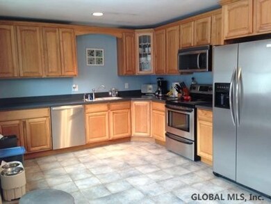 3 Lunis Ave, Rensselaer, NY 12144 - photo 2