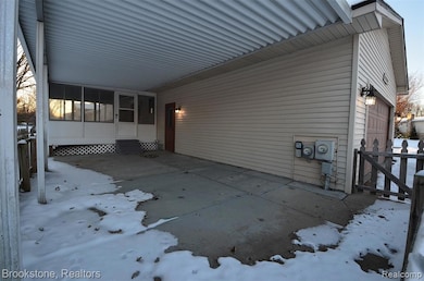 7244 Chapel View Dr, Clarkston, MI 48346 - photo 4