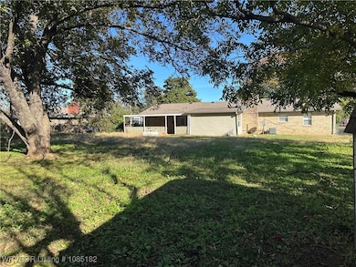 104 Craigway St, Poteau, OK 74953 - photo 2