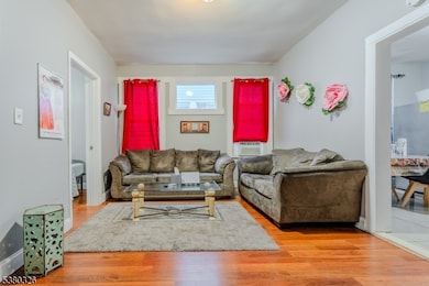 38 Aldine St, Newark, NJ 07112 - photo 4