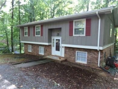 1049 Oakmont Dr, Asheboro, NC 27205 - photo 2