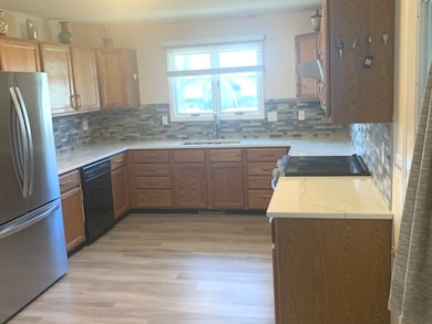 711 N West St, Le Roy, IL 61752 - photo 5