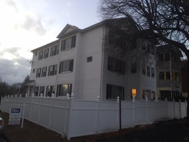 42 Bridgeport St unit 2, Worcester, MA 01604 - photo 4