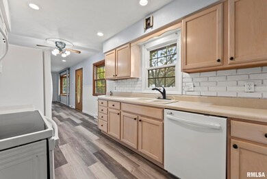 7 Rodeo Ct, Davenport, IA 52806 - photo 6