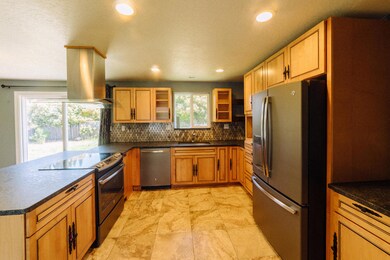 629 Kings Ct, Central Point, OR 97502 - photo 6