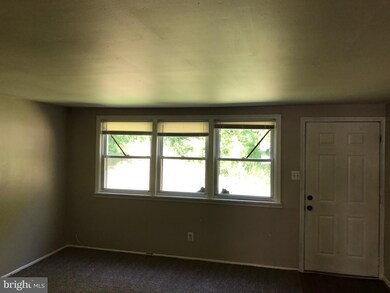 3326 Kessler Ct, Halethorpe, MD 21227 - photo 5