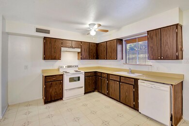 3408 W Del Monico Ln, Phoenix, AZ 85051 - photo 4