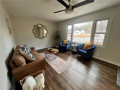 812 NW Zaun Ave, Blue Springs, MO 64015 - photo 4