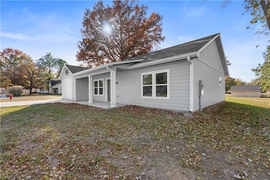 304 N Mulberry St, Adrian, MO 64720 - photo 3