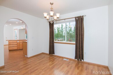 6762 Andrew_LivingnDiningRm-kitchen entr