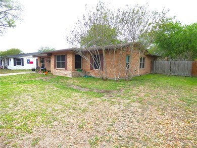 903 E Randall St, Beeville, TX 78102 - photo 3