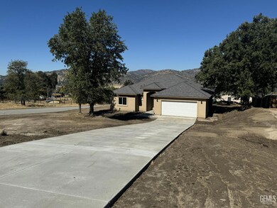 17901 Hambletonian Dr, Stallion Springs, CA 93561 - photo 4