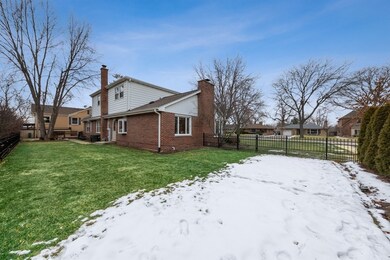 122 S Poplar Ave, Elmhurst, IL 60126 - photo 3