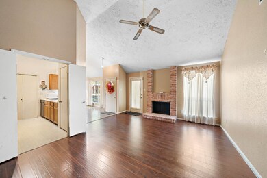 8214 Summertree Dr, Houston, TX 77040 - photo 2