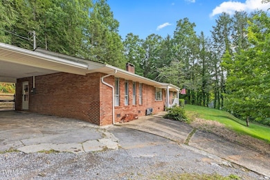 720 Holly Ave, Erwin, TN 37650 - photo 3