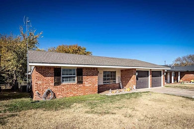 1606 NW Beechwood Dr, Lawton, OK 73505 - photo 3