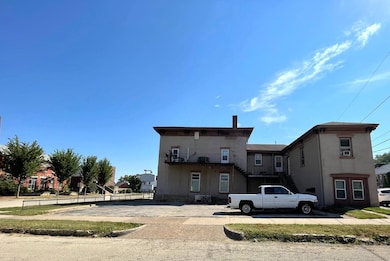 1477 Locust St, Dubuque, IA 52001 - photo 3