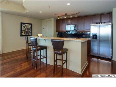 Open kitchen, great for entertaining.