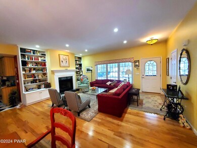 804 E Whippletree Ct, Lords Valley, PA 18428 - photo 6