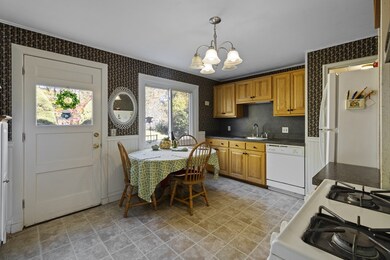 51 Appleton St, Saugus, MA 01906 - photo 6