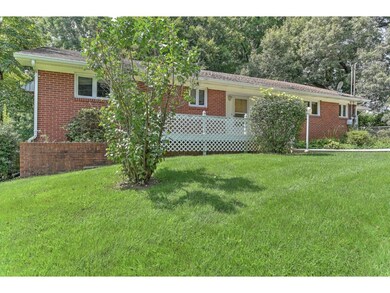 2300 Abbott Dr, Johnson City, TN 37601 - photo 4