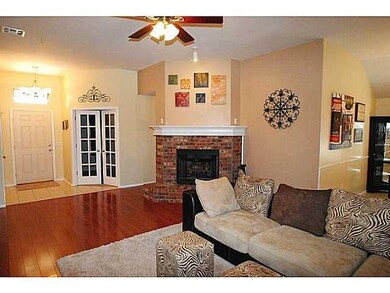 601 Loyd Ln, Moore, OK 73160 - photo 2