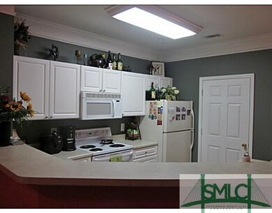 Kitchen. Breakfast Bar. Pantry. All appliances inc