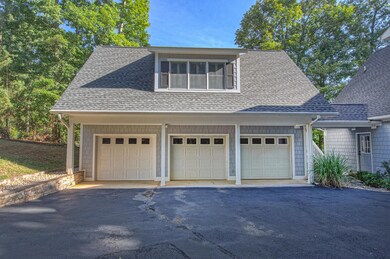 Garage & Bonus Room