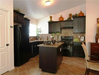 11525 Flor Liatris Dr, Socorro, TX 79927 - photo 7