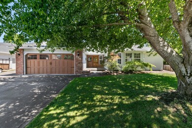 258 Tiffany Ave, Central Point, OR 97502 - photo 4