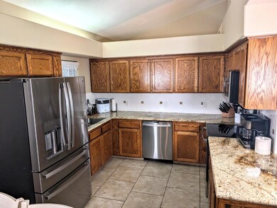 833 Applegate Ave, Clovis, CA 93611 - photo 7