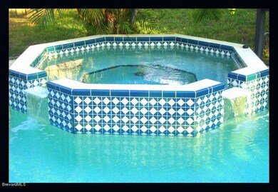 GAS HEATED HOT TUB
