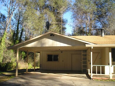 Attached carport,workshop