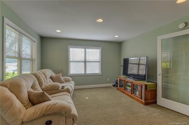 Possible second bedroom w/ lots of windows, canned