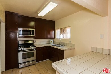 509 E Buckthorn St, Inglewood, CA 90301 - photo 6