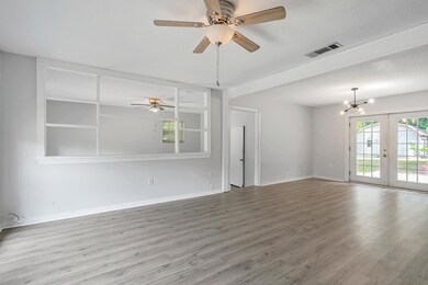 F8_208_Forrest_Pkwy_05