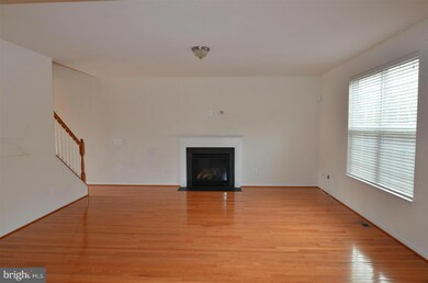 4216 Lehman Ct, Triangle, VA 22172 - photo 4
