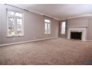 Living Room - updated, energy efficient windows le