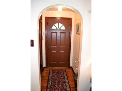 Entry/Foyer.