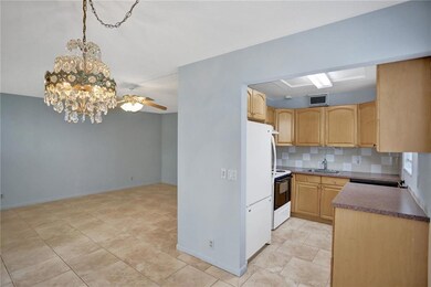 44 Windsor C, West Palm Beach, FL 33417 - photo 4