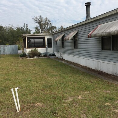 Sheila - Back Yard wscreened porch