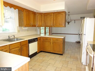 609 Stone Hill Rd, Shoemakersville, PA 19555 - photo 2