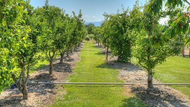 970 Old Stage Rd, Central Point, OR 97502 - photo 4