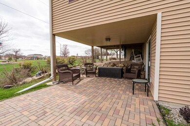 319 Spruce Hills Dr, Cedar Falls, IA 50613 - photo 5