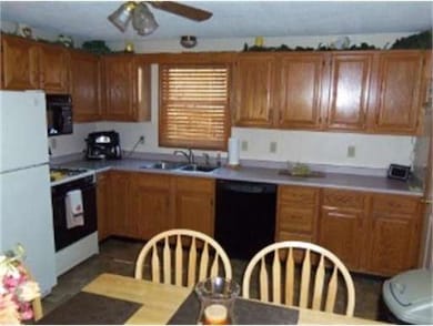 49 Emily St, Haverhill, MA 01832 - photo 2