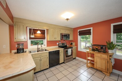 5 Keats Dr, Derry, NH 03038 - photo 7